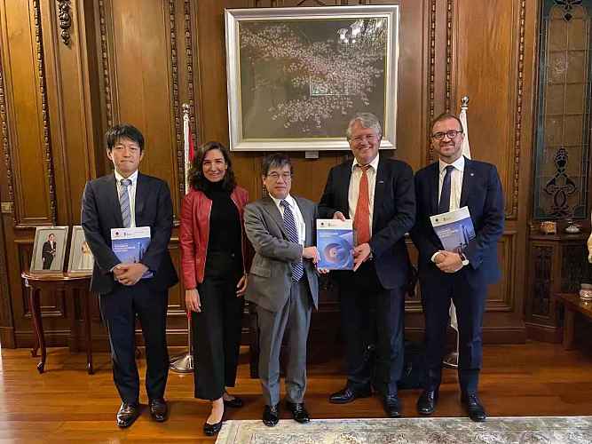 Meeting with Ambassador Akio Isomata, Consul General of Japan in Shanghai